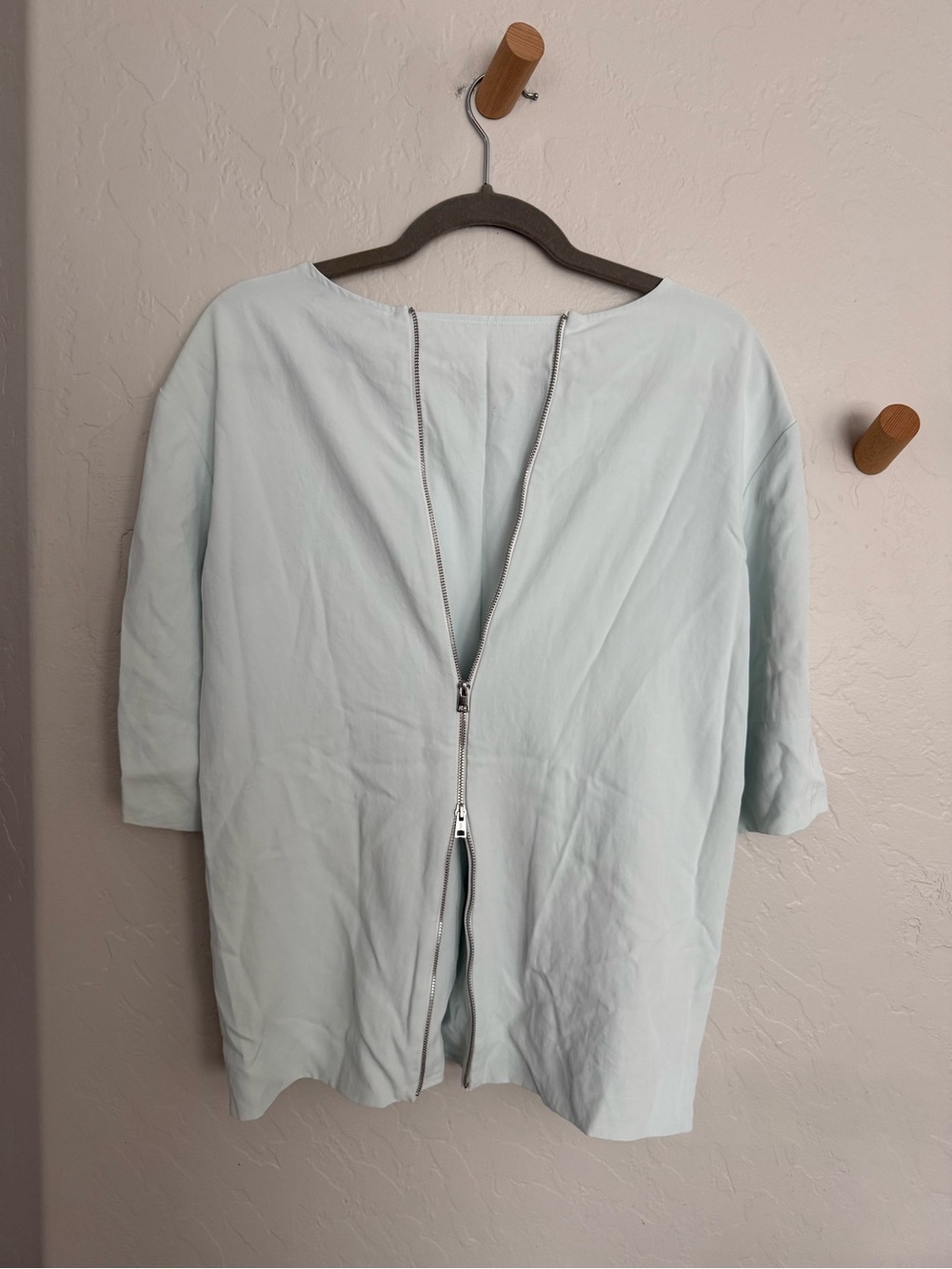 Everlane Pale Blue Crewneck Tee - Picture 3 of 10